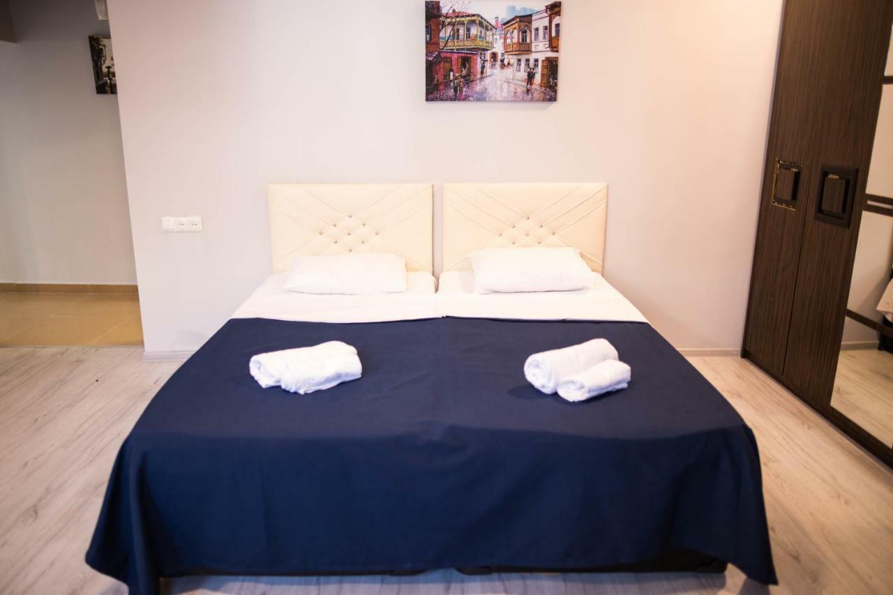 Central Apart-Hotel Batumi Esterno foto