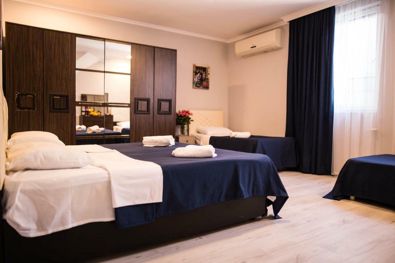 Central Apart-Hotel Batumi Esterno foto