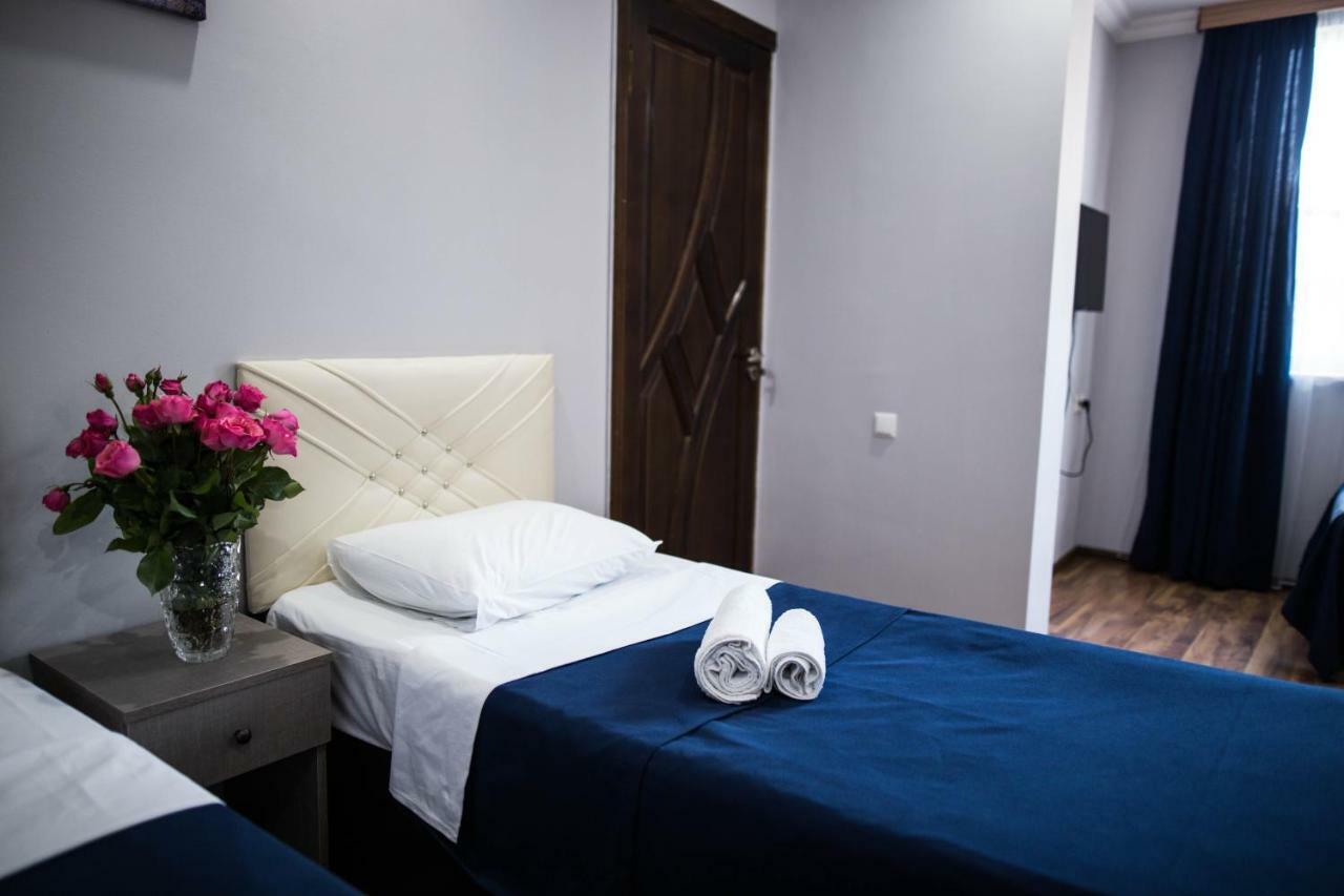 Central Apart-Hotel Batumi Esterno foto